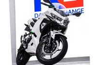 川崎ninja400-电光白月光-RG瑞集名车改色贴膜