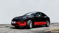 特斯拉model y-黑红渐变定制膜-RG名车定制车身改色贴膜