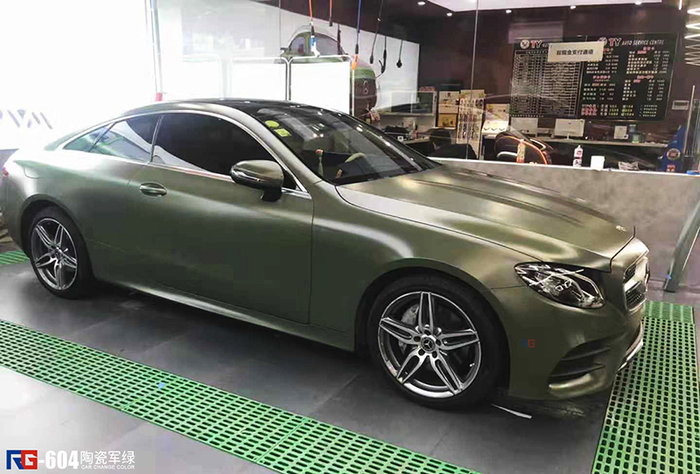 奔驰e300couple改色贴膜陶瓷军绿 英国rg瑞集汽车改色膜嘉兴施工店