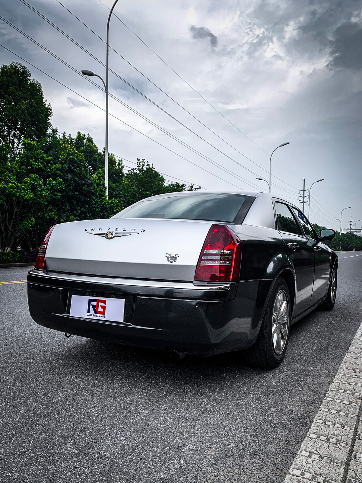 克莱斯勒300c车身改色电光银 大珠光黑 rg瑞集改色膜浙江湖州加盟电