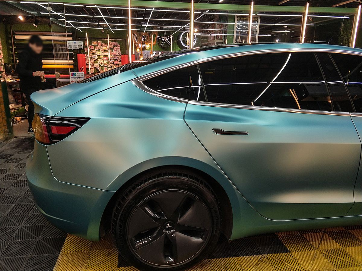 特斯拉车身改色电光湖水蓝rg瑞集改色膜陕西西安加盟店出品