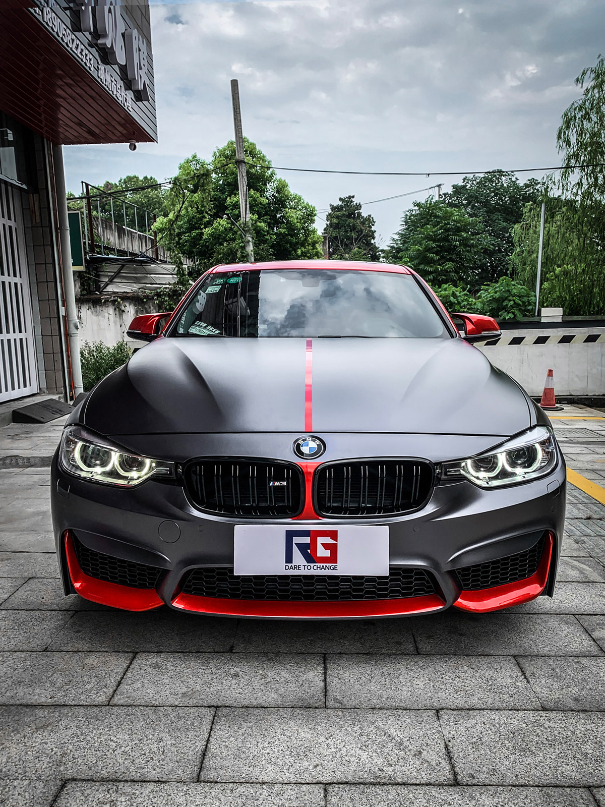 宝马3系车身改色电光深邃灰 金属魅丽红 rg瑞集改色膜浙江湖州加盟店