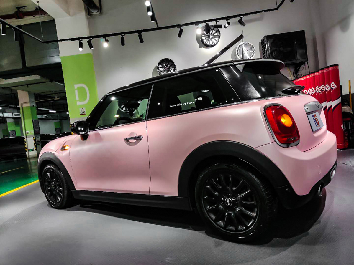 宝马mini车身改色电光樱花粉rg瑞集改色膜陕西西安加盟店出品