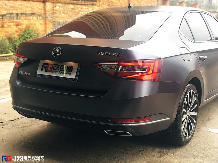 斯柯达速派-电光深邃灰-英国rg瑞集汽车改色膜云南昆明加盟店出品