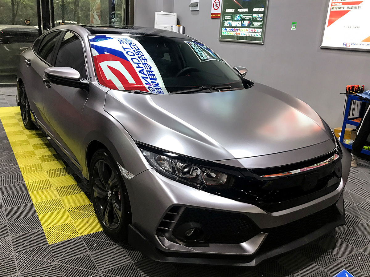 今天我们的主角是一台装贴了rg汽车改色膜电光系列电光战斗灰,下面请