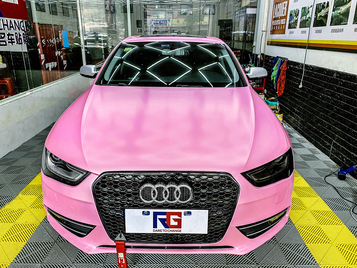 奥迪a4l车身改色电光樱花粉rg瑞集改色膜福建龙岩加盟店出品