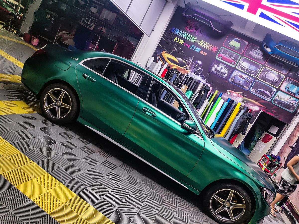 奔驰c200l车身改色电光祖母绿 rg瑞集改色膜福建泉州加盟店出品