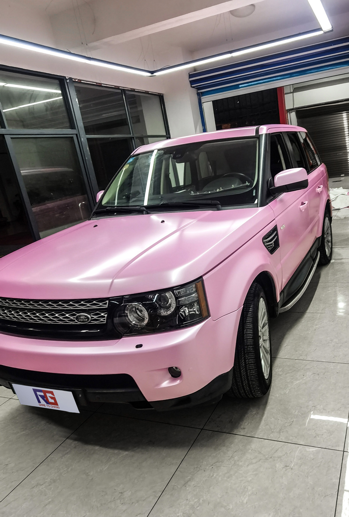 路虎揽胜-电光樱花粉-rg瑞集车身改色膜浙江永康加盟店出品 - rg瑞集