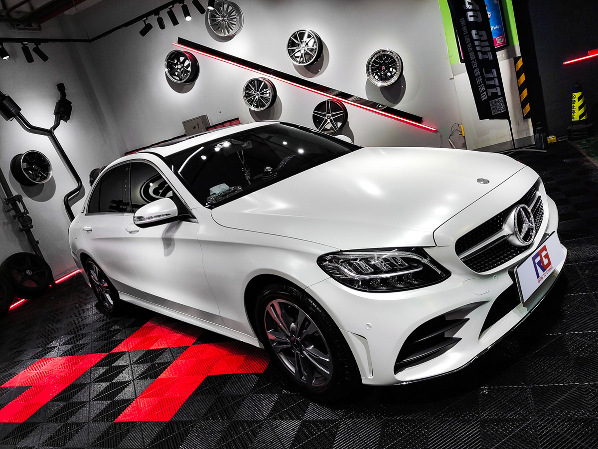 电光白,下面请欣赏奔驰c200改色贴膜效果完美始于每一细节 精彩源于