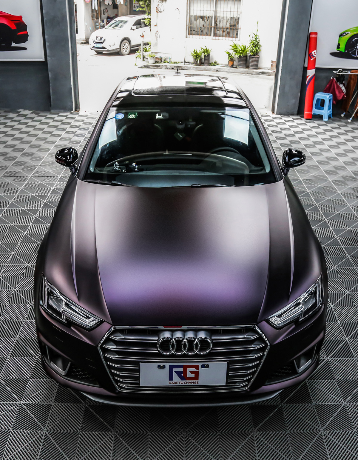 奥迪a4车身改色电光黑幻紫 广州总店出品