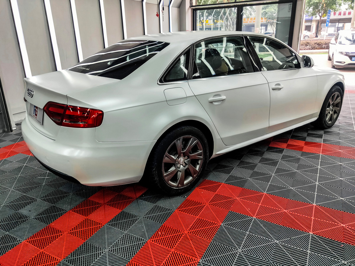 奥迪a4车身改色电光白rg瑞集改色膜厦门湖里加盟店出品