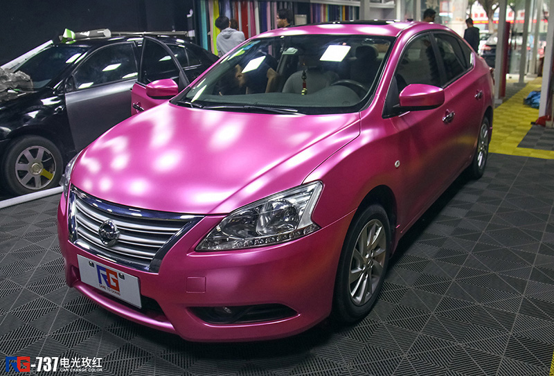 日产轩逸车身改色电光玫红rg瑞集改色膜总店出品