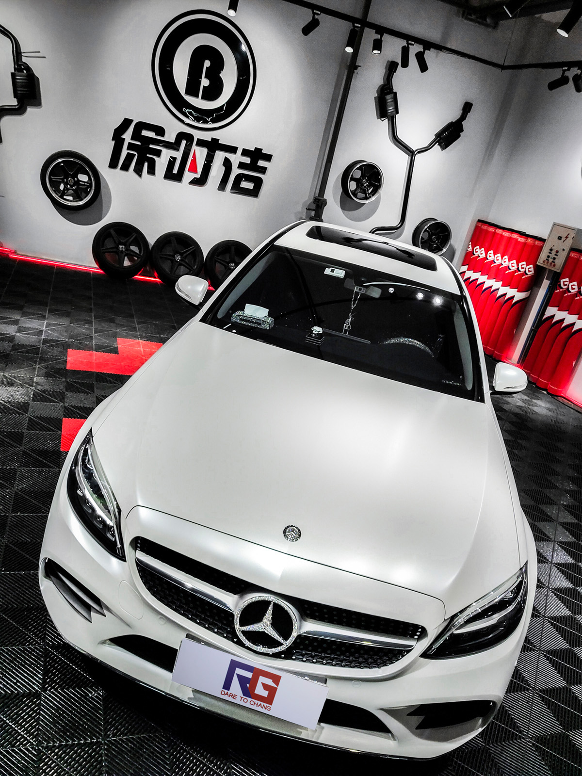 电光白,下面请欣赏奔驰c200改色贴膜效果完美始于每一细节 精彩源于