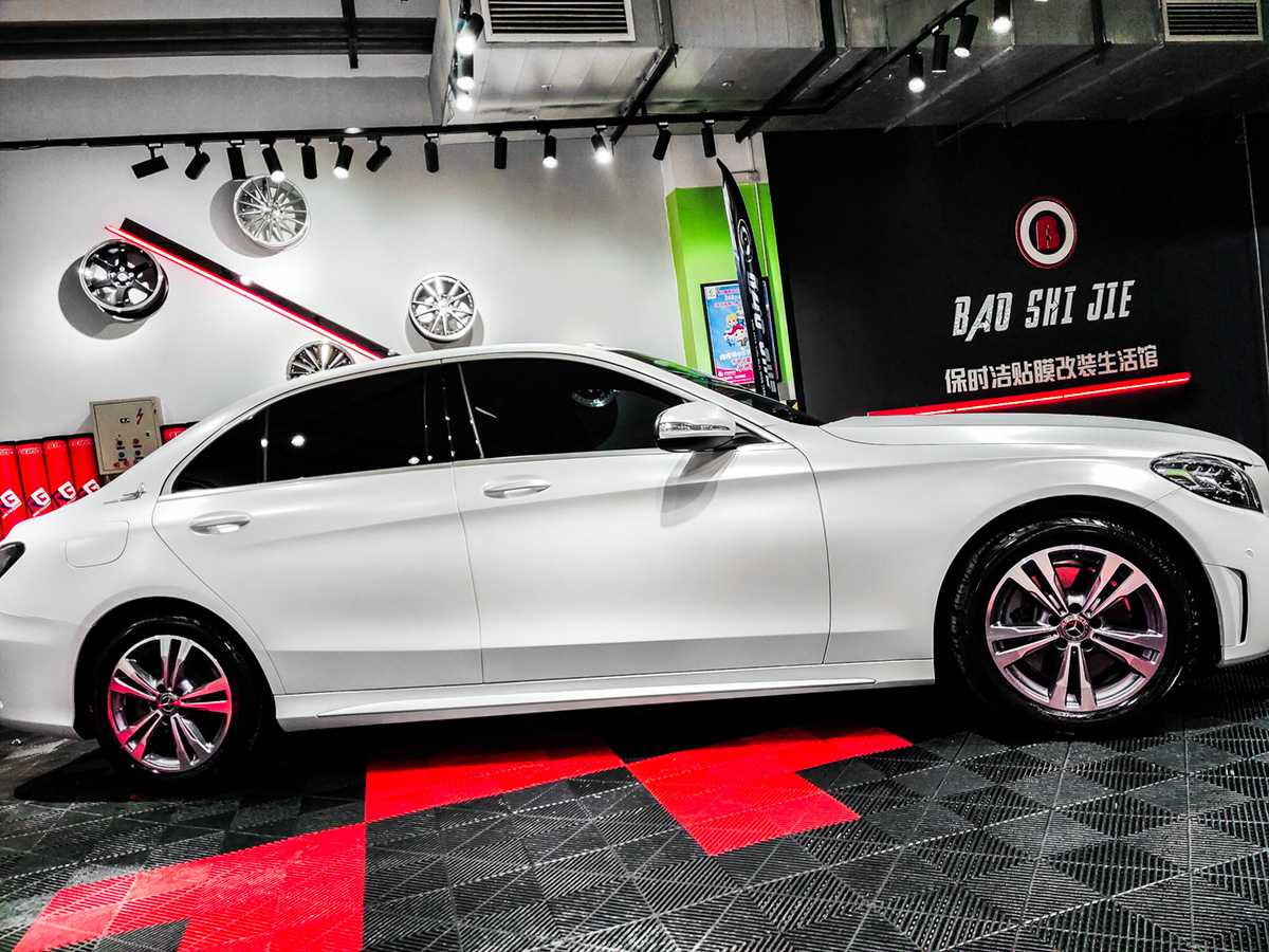 电光白,下面请欣赏奔驰c200改色贴膜效果完美始于每一细节 精彩源于